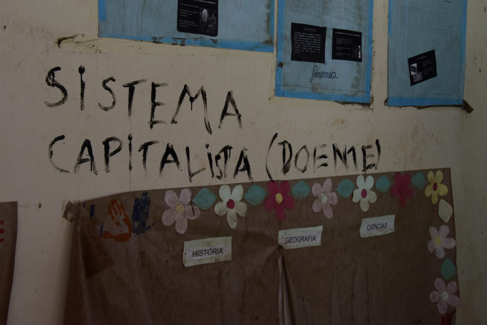 Escola invadida pelos rejeitos da Samarco em Paracatu de Baixo-MG